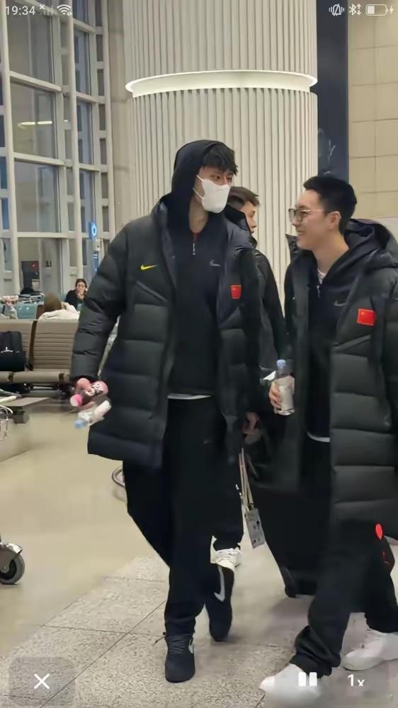 不夸张的说，这次中国男篮的选人，简直就是离谱给离谱开门，离谱到家了！看了两场中韩