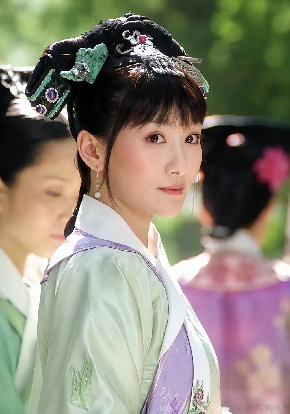郑晓龙筹备历史正剧《如梦令》，选定陶昕然饰演李清照，消息一出掀起全网讨论。大众对
