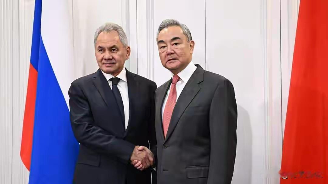 中俄在莫斯科对表，绍伊古提议收拾日本：联手对“九头蛇”斩首。高市早苗的倒行逆施同