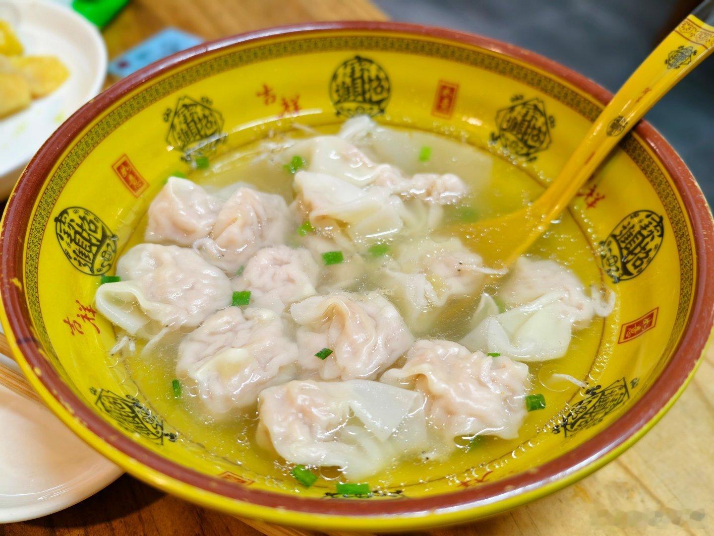 早安，南京这家水饺店，从小吃到大，转眼三十年了。你认识么？​​​