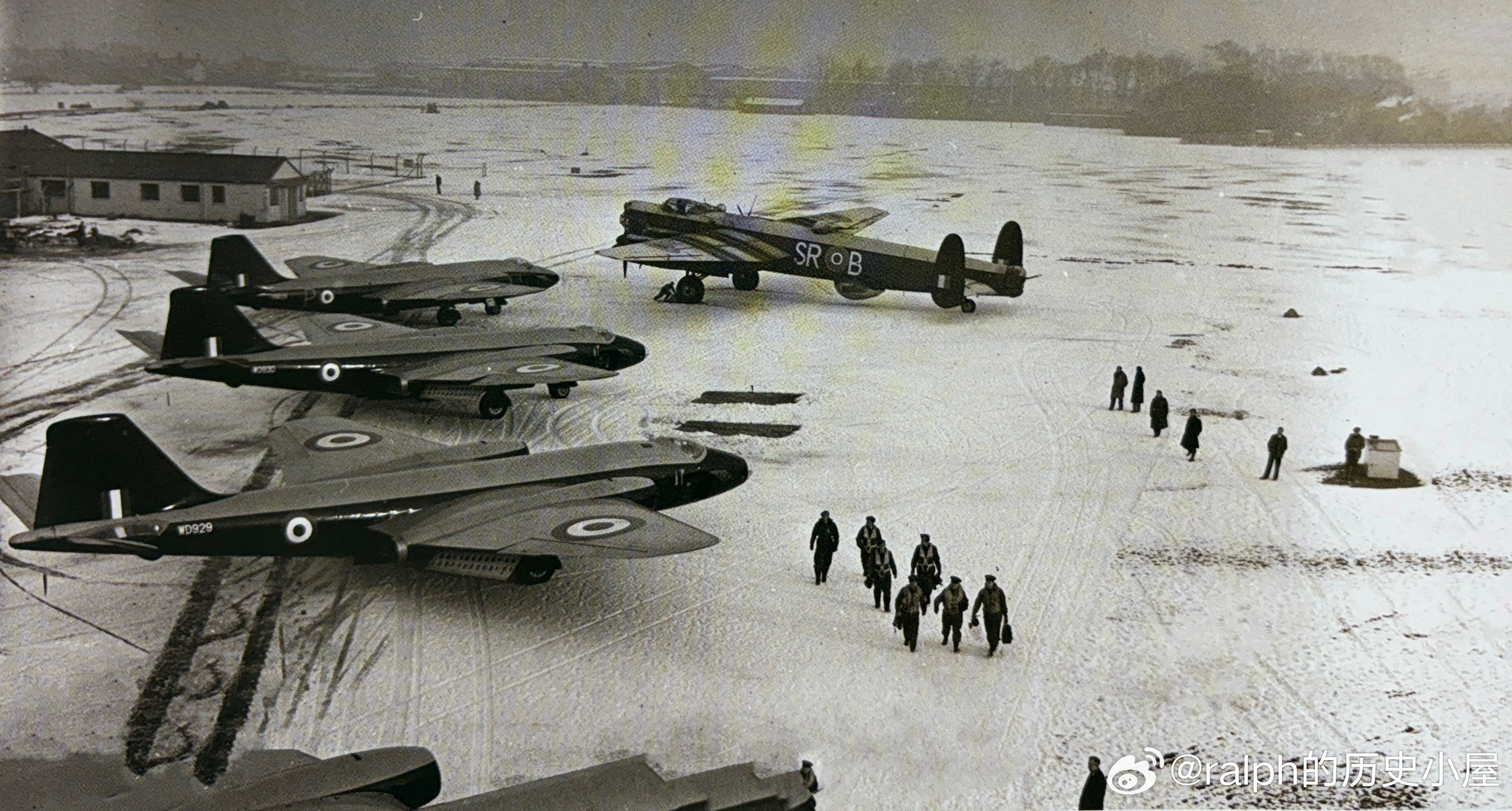 1951年英国皇家空军第101中队成为第一个装备喷气式轰炸机的中队，装备英国电气