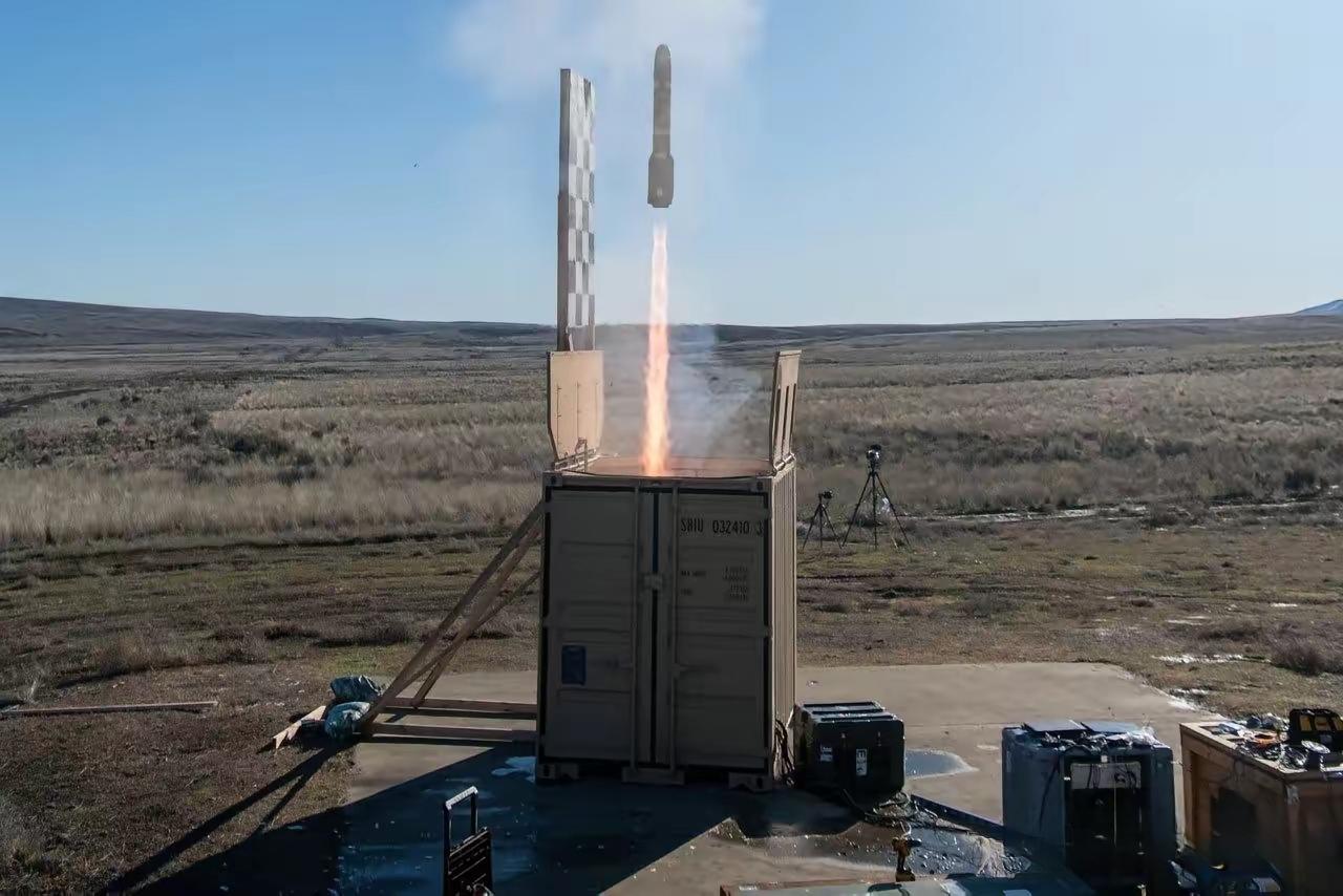 美国洛克希德·马丁公司宣布，已成功利用“灰熊”（Grizzly）发射装置发射了一