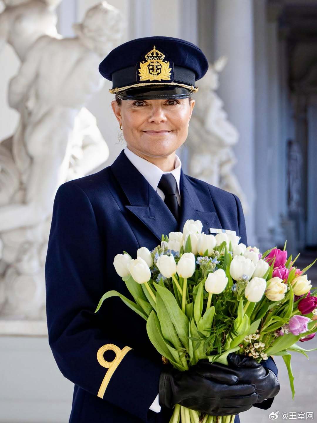 瑞典王室🇸🇪3月12日，维多利亚女王储出席命名日仪式。世界各国王室