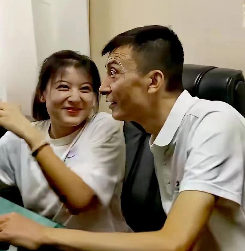 开封高考724高分女孩叫代易瓒，在开封高中读书。据说她的家庭条件很普通，父亲在