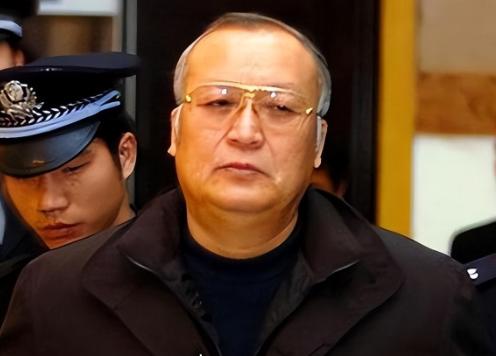 美国榨干了中国外逃贪官身上的油水，将具具干尸退给中国，门都没有。如果美国执意要将