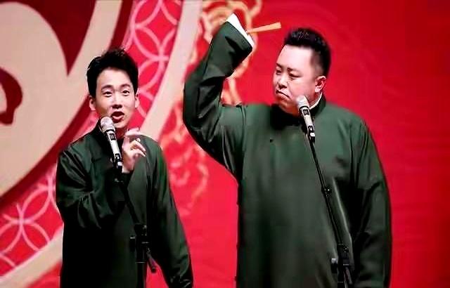 说相声演员阎鹤祥现在日子过得是真舒坦，队长的工资待遇每月一万多拿着，但这钱对他来