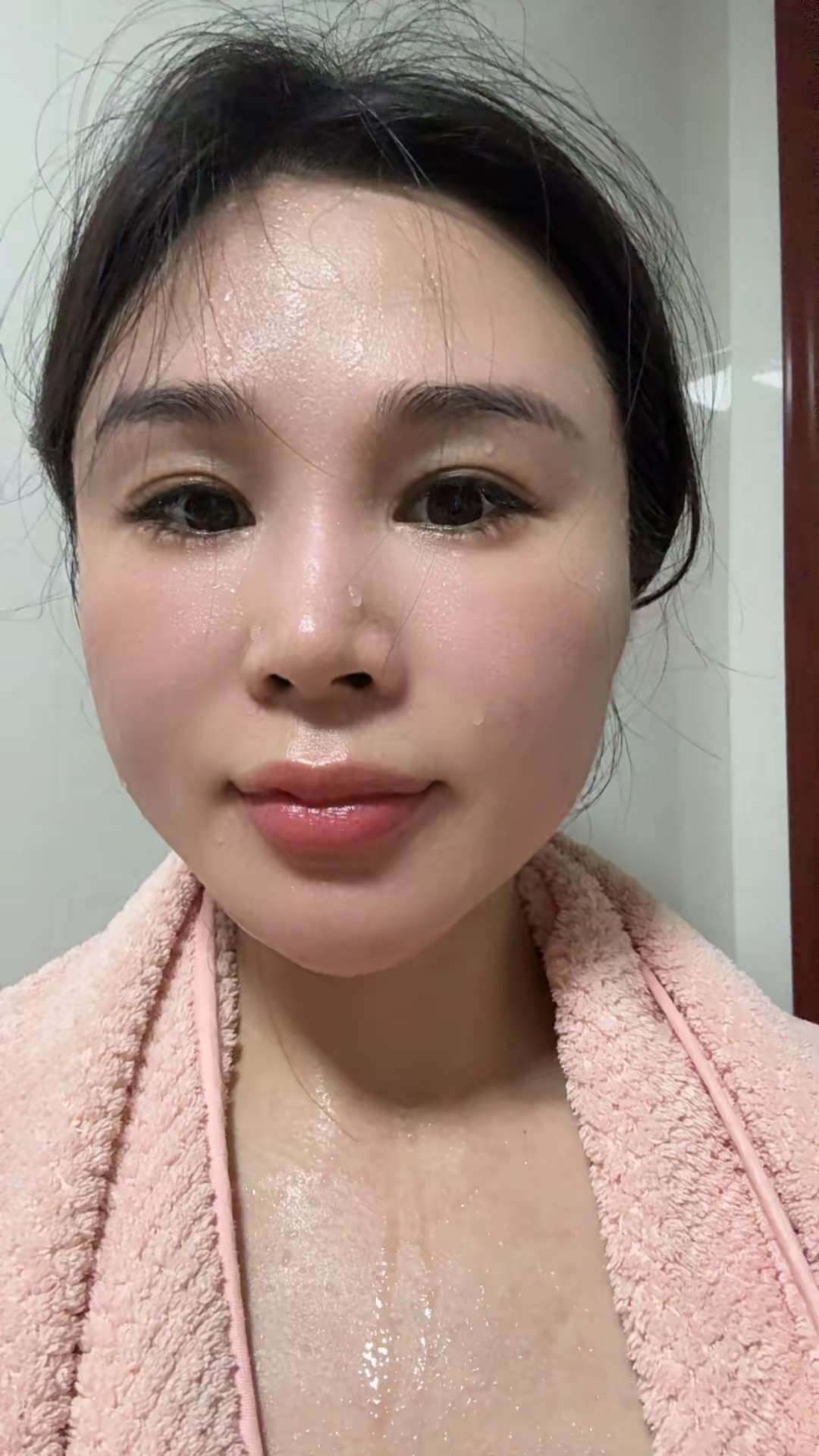 刚洗完澡可香了可白了！