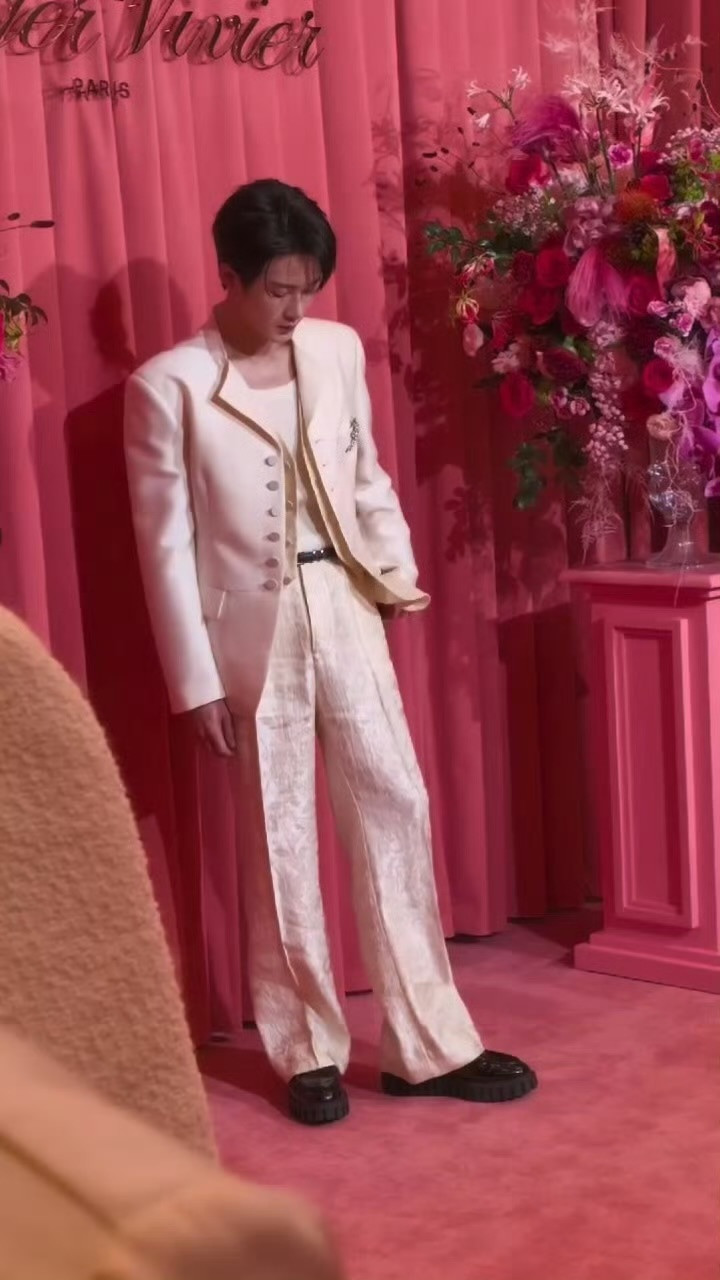 RV晚宴的檀健次檀健次生图好扛镜头啊，好帅。