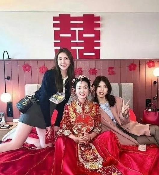 如果让新娘看到这2张照片，脸都要绿了吧