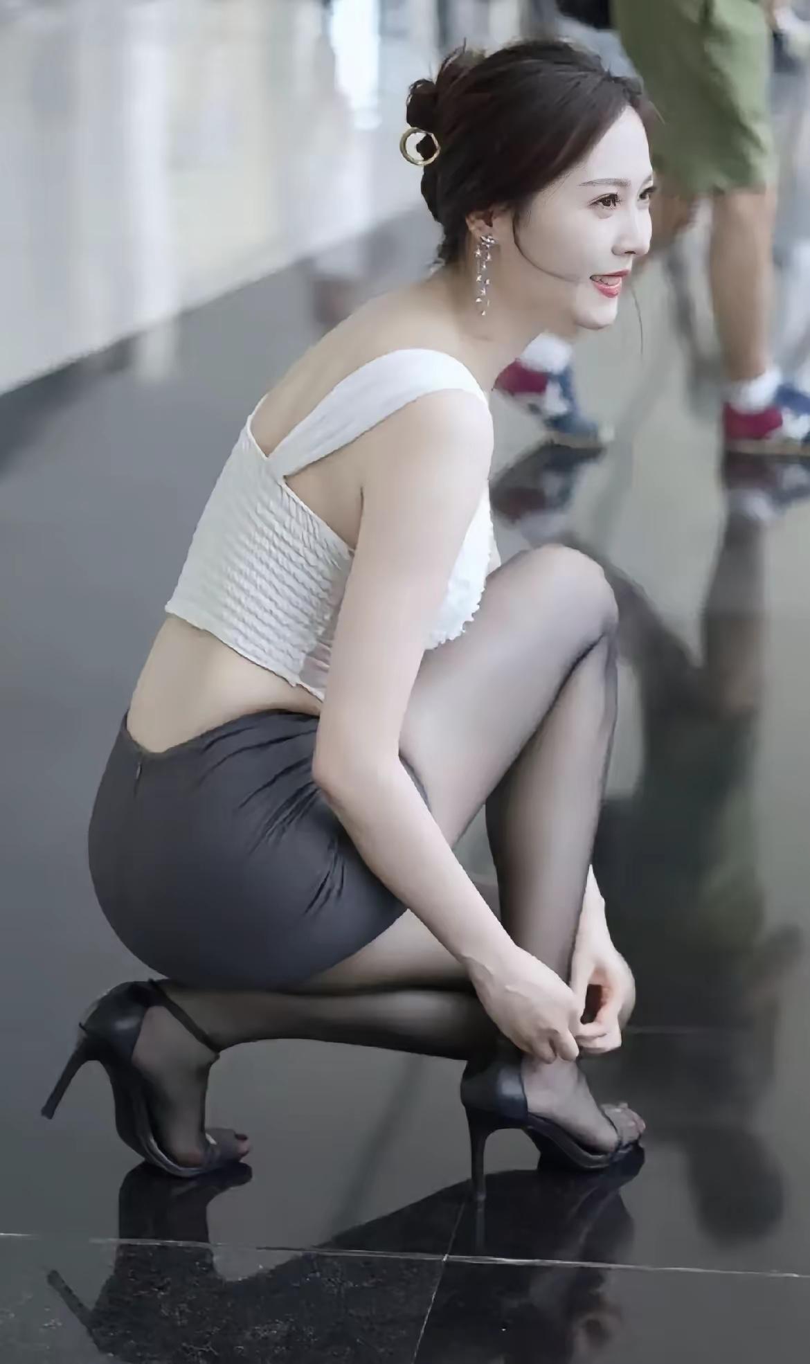 运动女生，自带美颜般让人感觉到元气满满的样子。