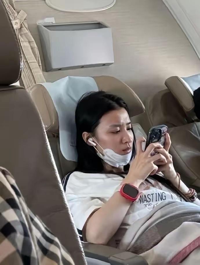 王楚然用的是什么手机啊？？应该挺贵的​​​