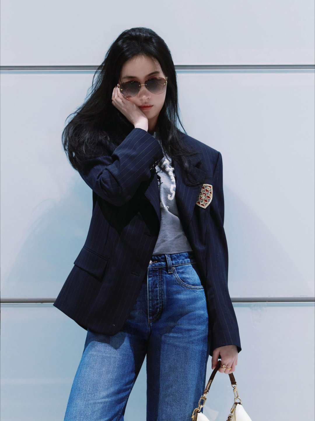 时装周巴黎时装周大秀直击刘亦菲×LV2025秋冬大秀启程look，一身LV