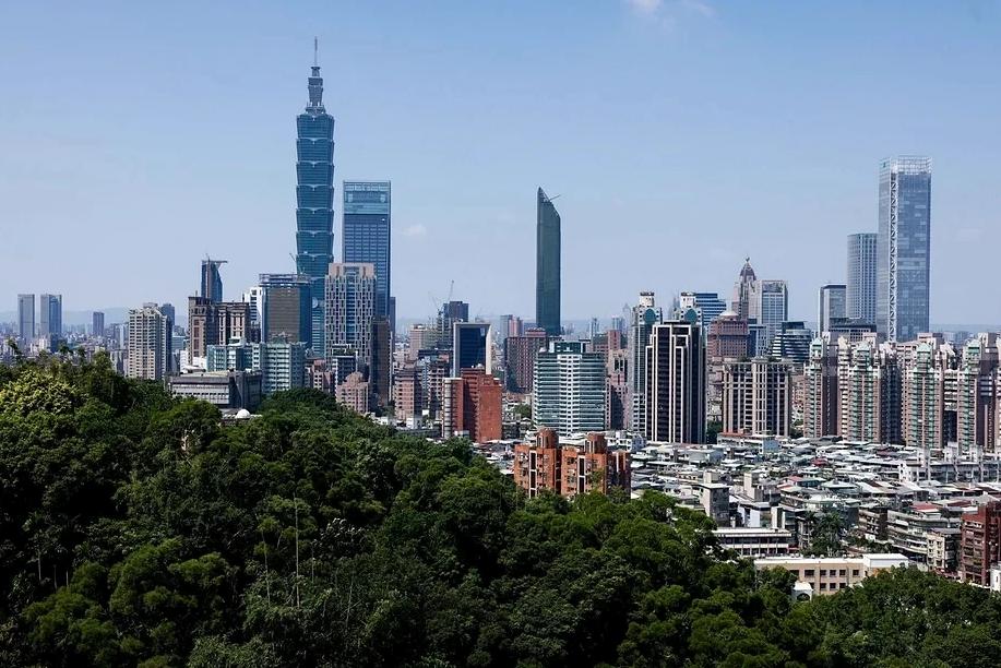 美国卡特中心与埃默里大学发布的一项两岸民调，一经公布便引发争议。调查显示，大