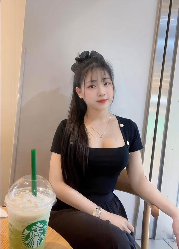 我不愿把越南女孩介绍给朋友认识。昨天，朋友来河内游玩，要待上一周。今天到北宁玩