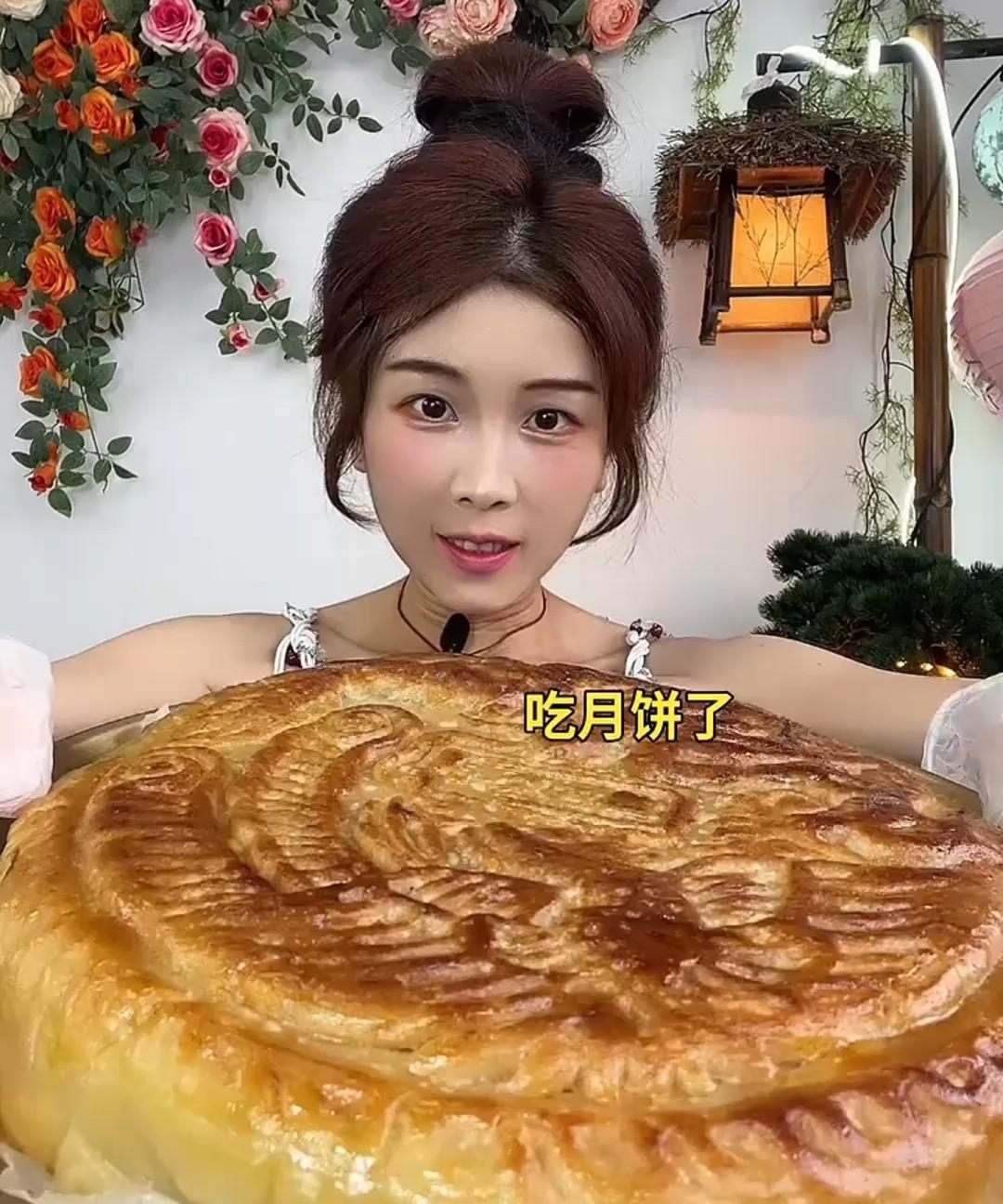 为什么现在的月饼味道做得千奇百怪？记得小时候的点心只有豆沙、枣泥、五仁、白糖、