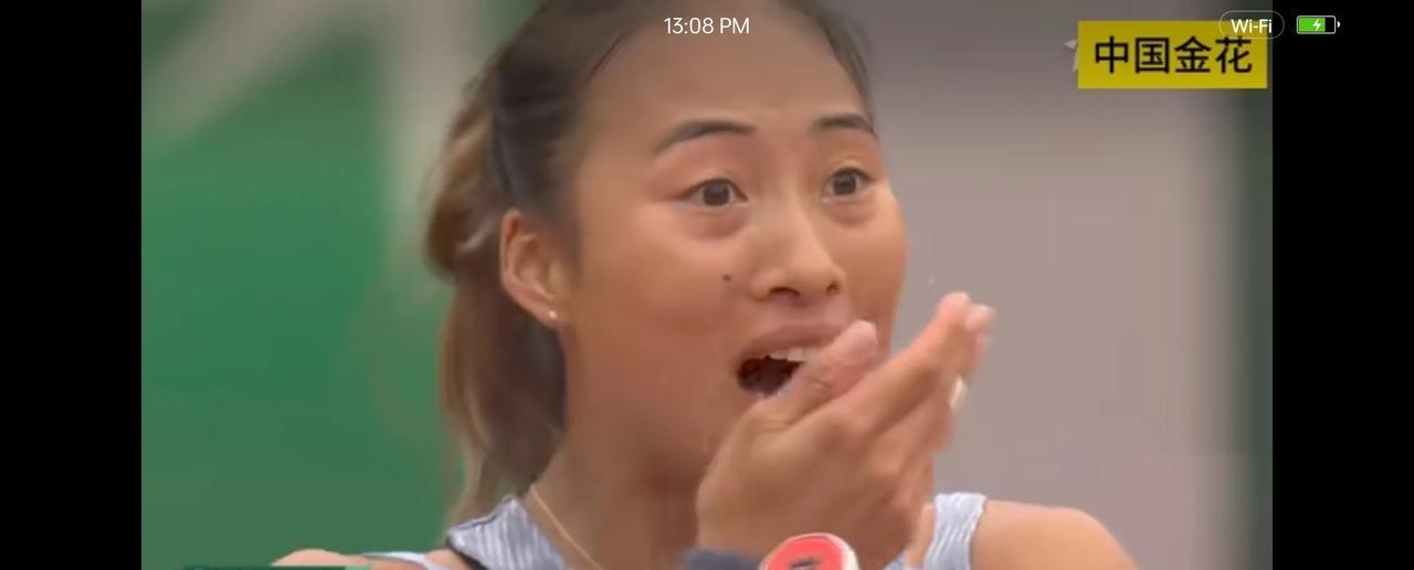 这对郑钦文是一个考验，尤其是在她不太擅长的场地。换个角度，这对郑钦文的成长是个好