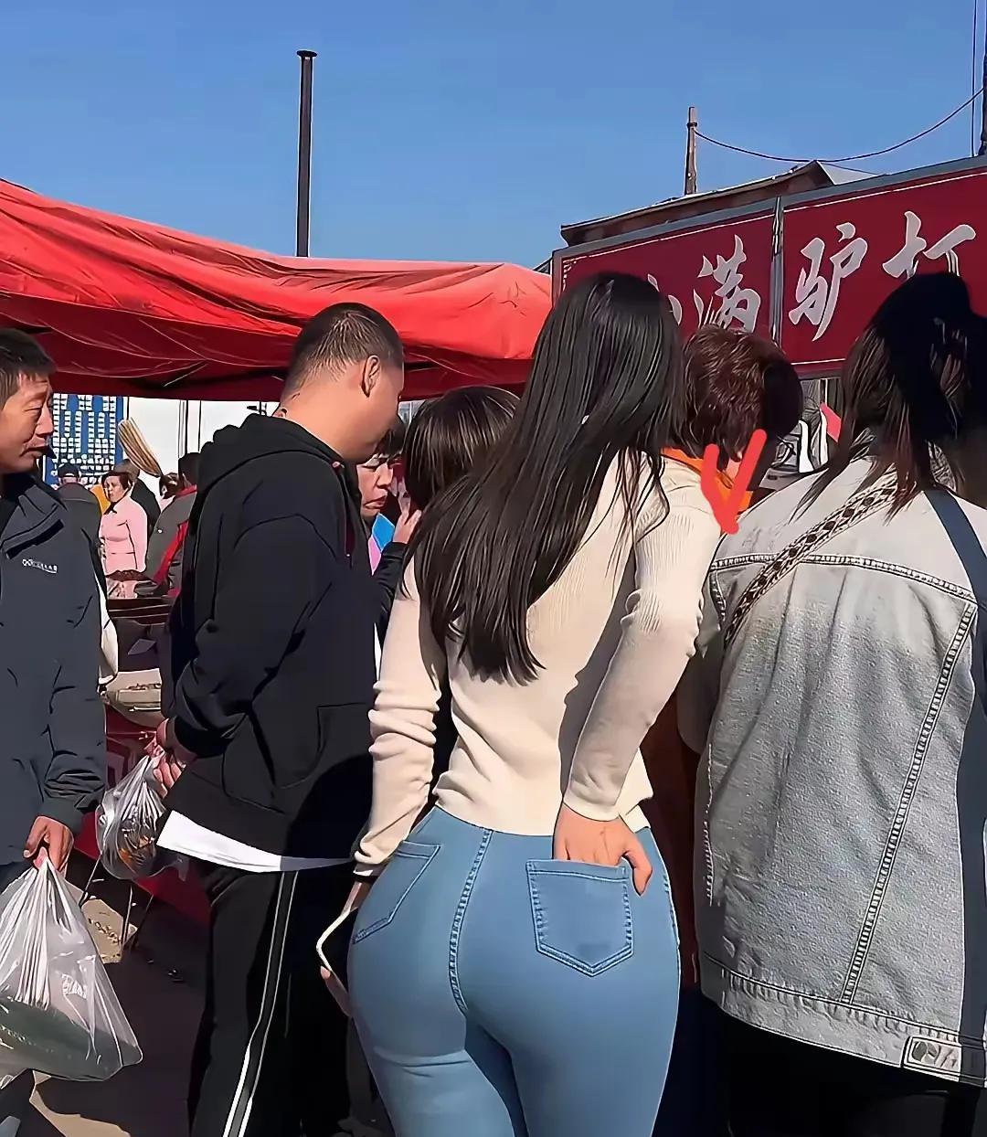 女人到底是身材重要还是脸蛋重要？见仁见智的问题！窃以为，身材比脸蛋更重要，脸蛋是