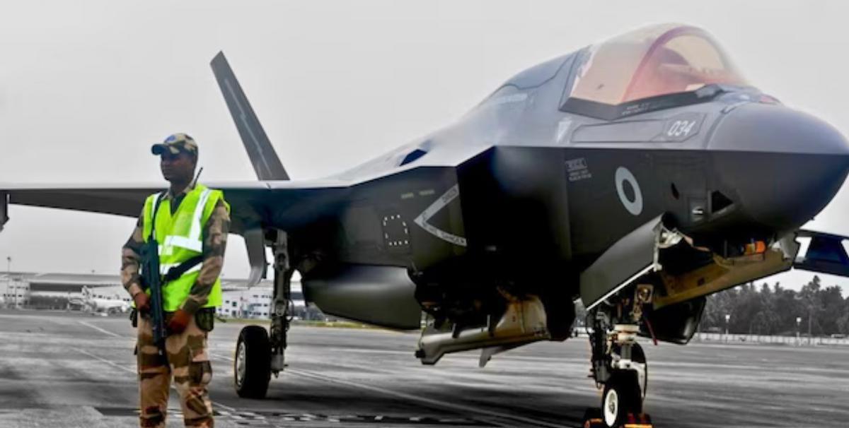 【英国航母远赴印太生事，结果F-35出包，印度想趁机窥探机密】英国航母搭载的一