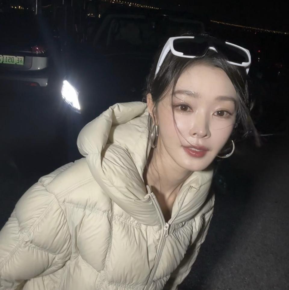 谁还没被宋轶9月那场雅鹿直播美到？高清镜头怼脸拍，人家愣是把镜头当“美颜滤镜”用