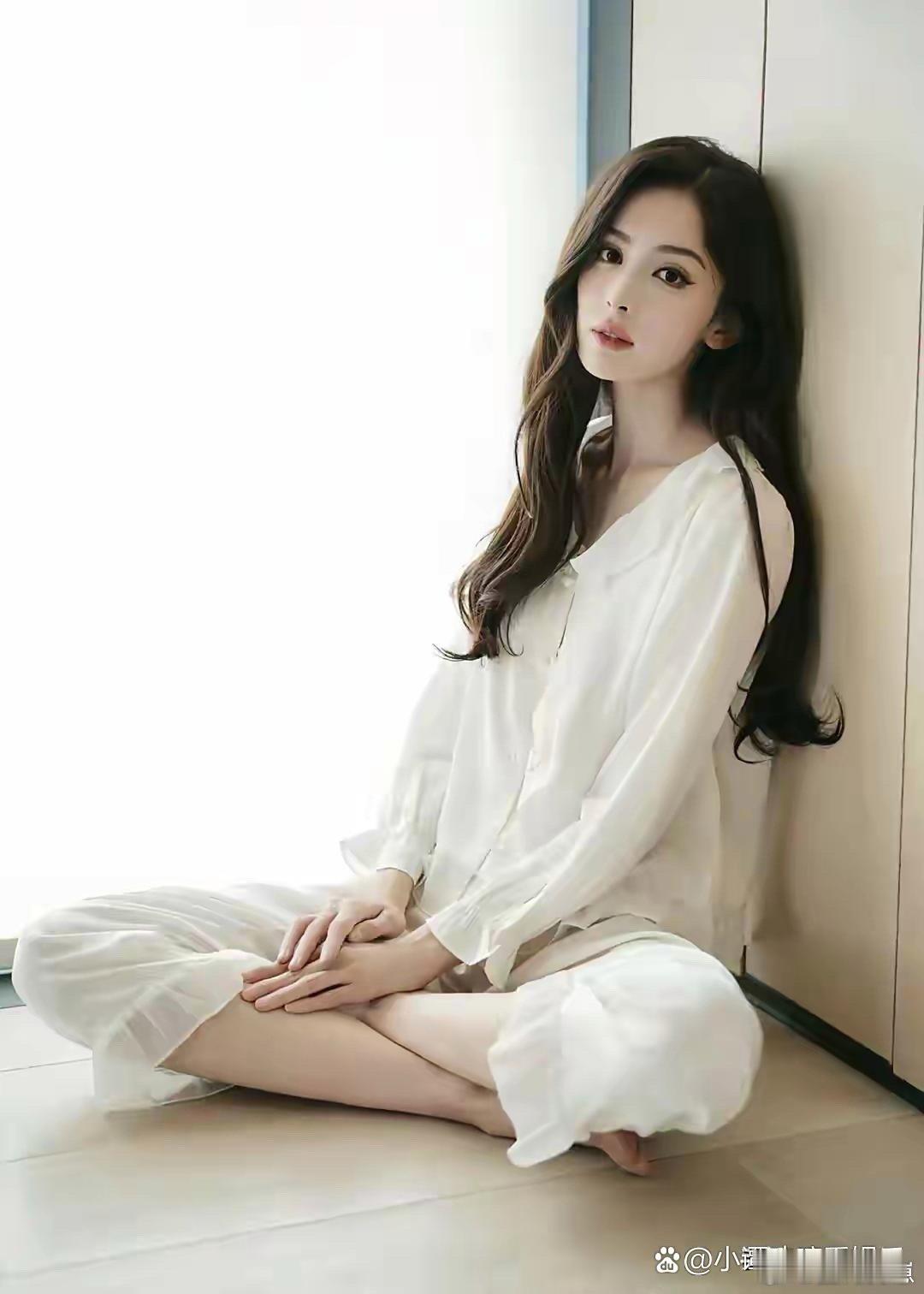 娜扎穿睡衣也挡不住颜值，太绝了～​​​