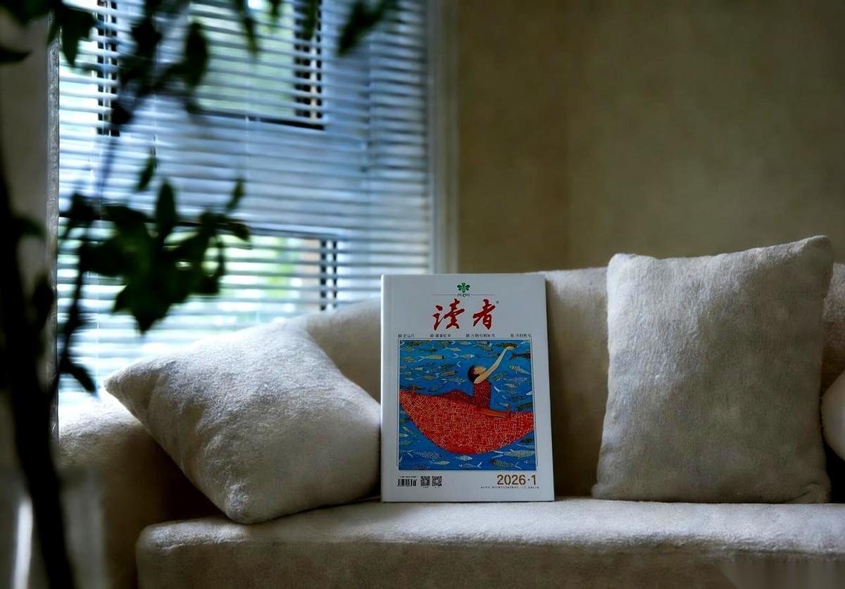 语文课上，老师正在讲台上慢悠悠地解释，什么叫“克制”，什么叫“放纵”。粉笔末在