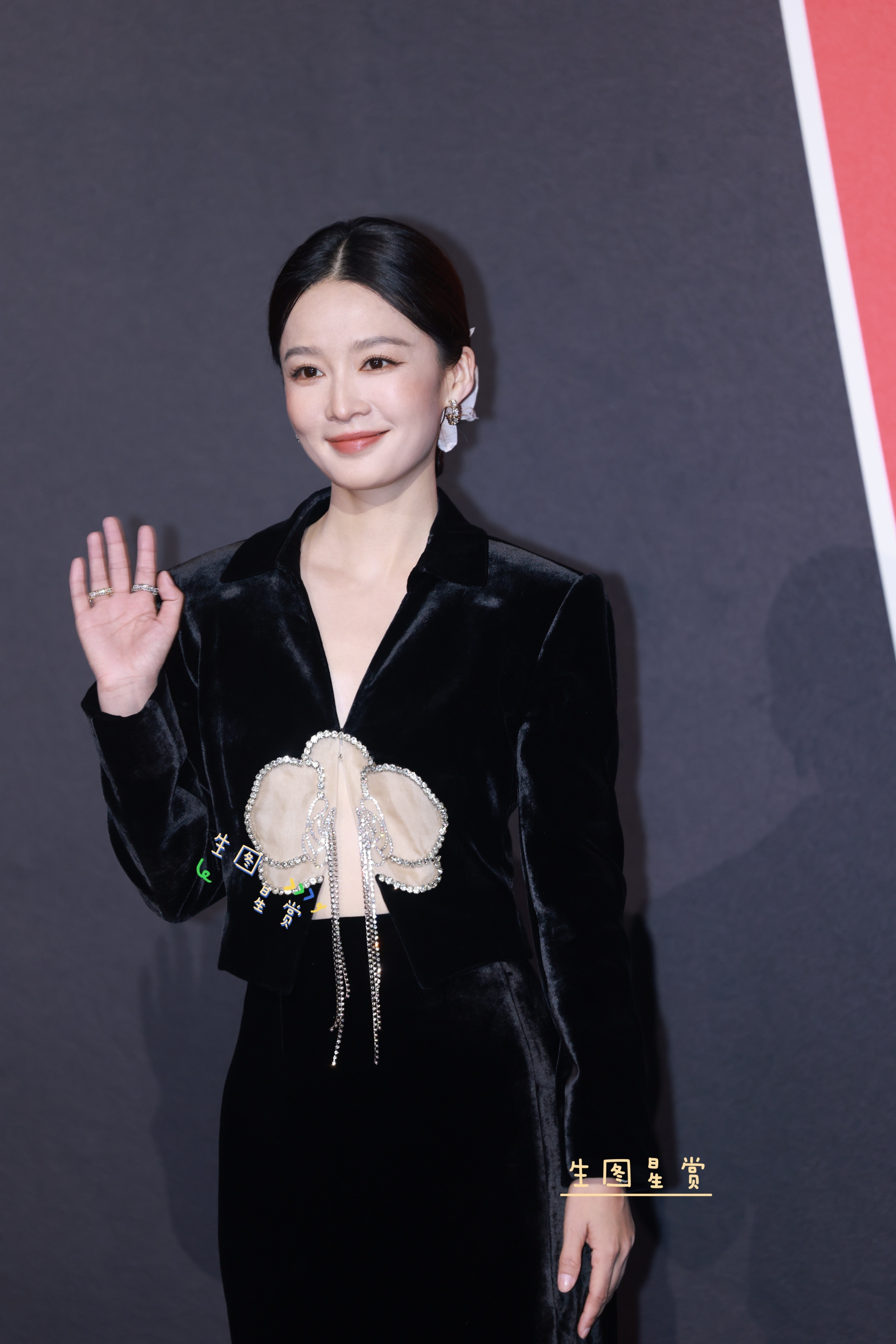 李沁W年度盛典红毯返图新中式穿搭复古雅致🖤古典美人沁，一见心已倾[给你