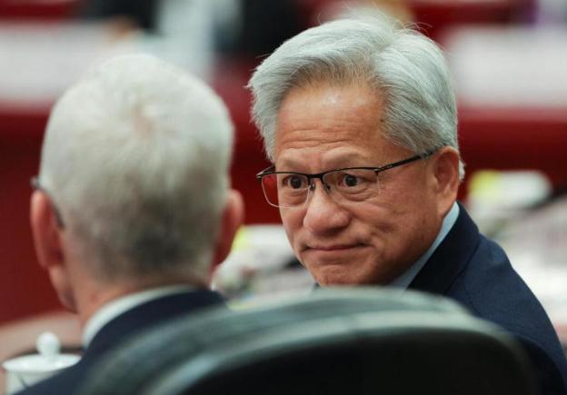 黄仁勋亲口承认了：我们把中国市场，拱手让给了华为！21日，英伟达CEO