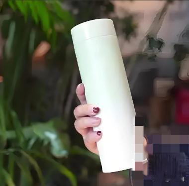 “太恶心了”浙江杭州，一女子发现，保温杯里被装进精液，女子向公司报告，公司报警，