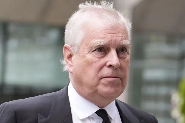 梅根调侃，虽然自己和哈里王子有着诸多丑闻，但是唯独没有一个问题？安德鲁王子是女