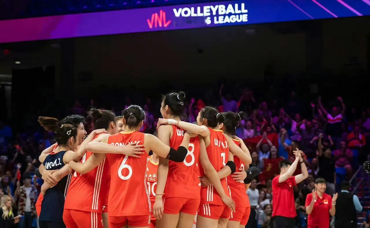 3-2美国！中国女排阿灵顿四战全胜！球迷盛赞：再一次！超燃的让二追三！再一次