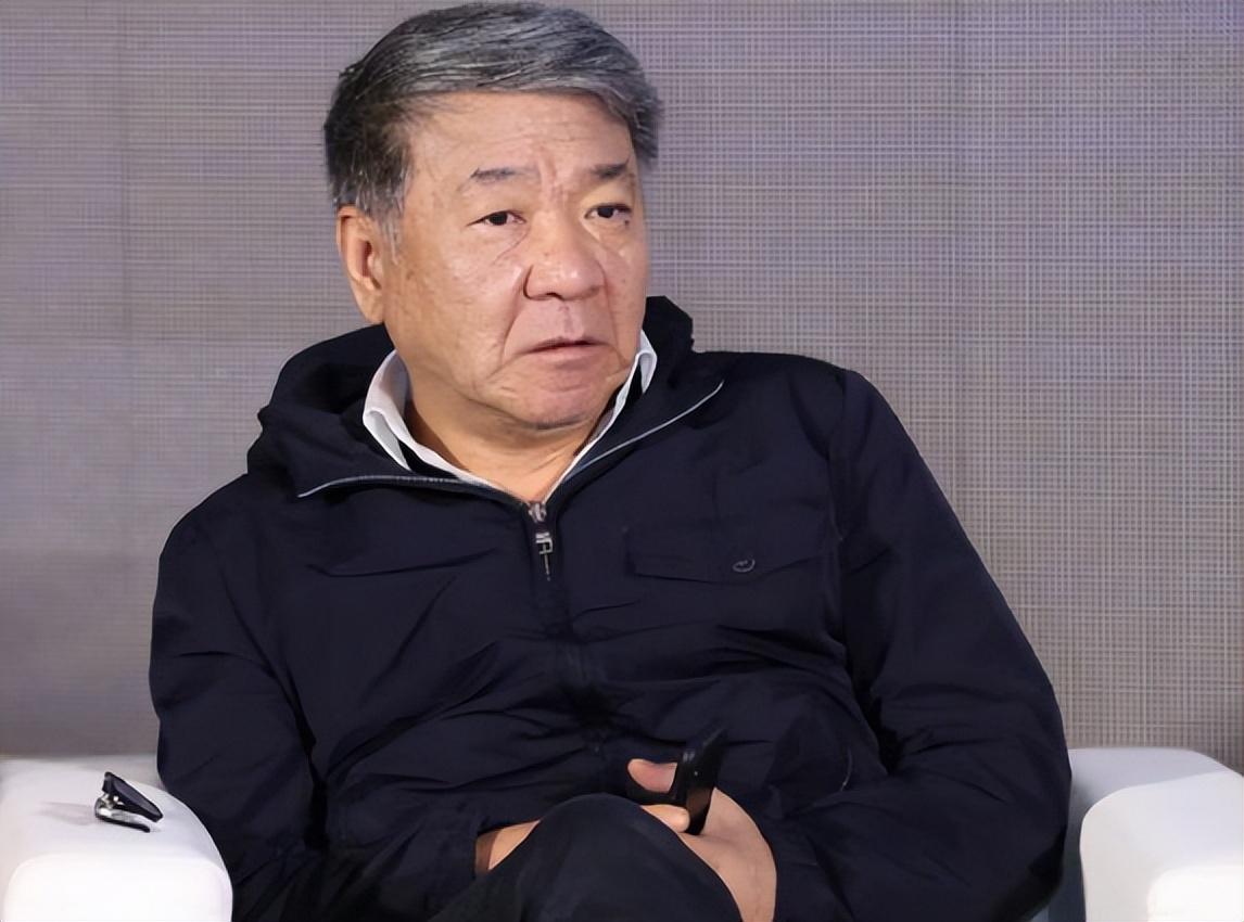郑晓龙，1952年11月30日出生于中国北京，中国内地导演、编剧、出品人。