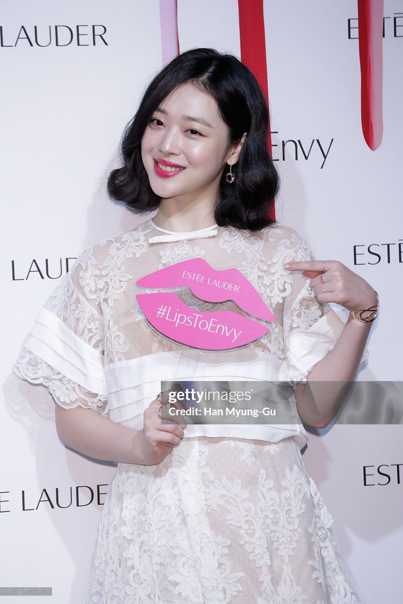 伟大的G社生图我们雪莉很好的诠释了什么叫“时尚的完成度靠脸”尽管有些造型在很多