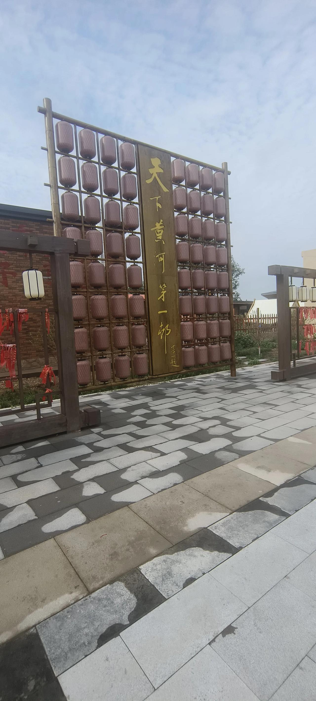 这几日游览了内蒙古包头的几个景点，感觉特别好。除了下雨的时候，其余天气都是蓝天白