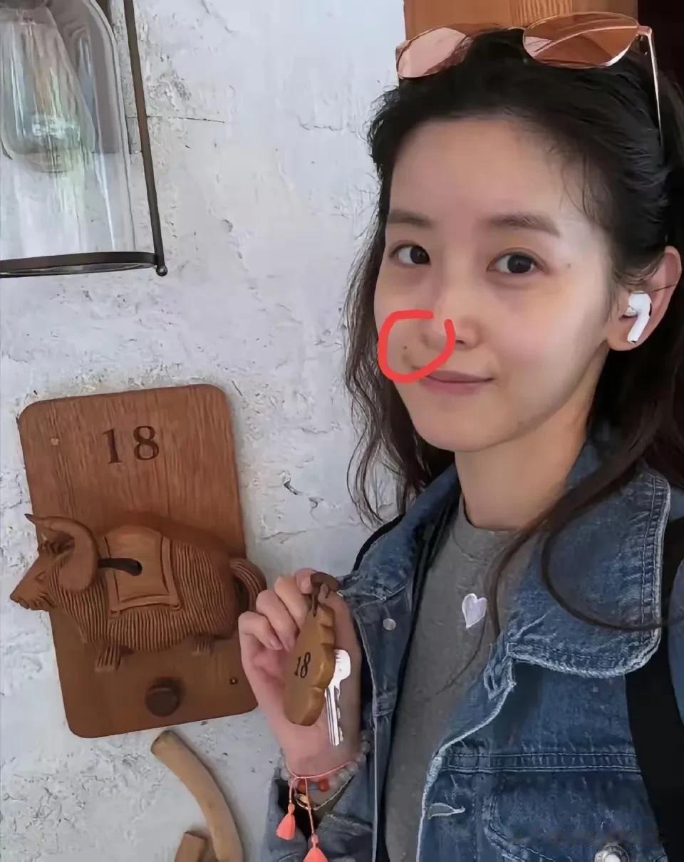 看了章泽天的素颜瞬间没有了容貌焦虑，千亿富豪都解决不了的皮肤问题，我们可以躺平了