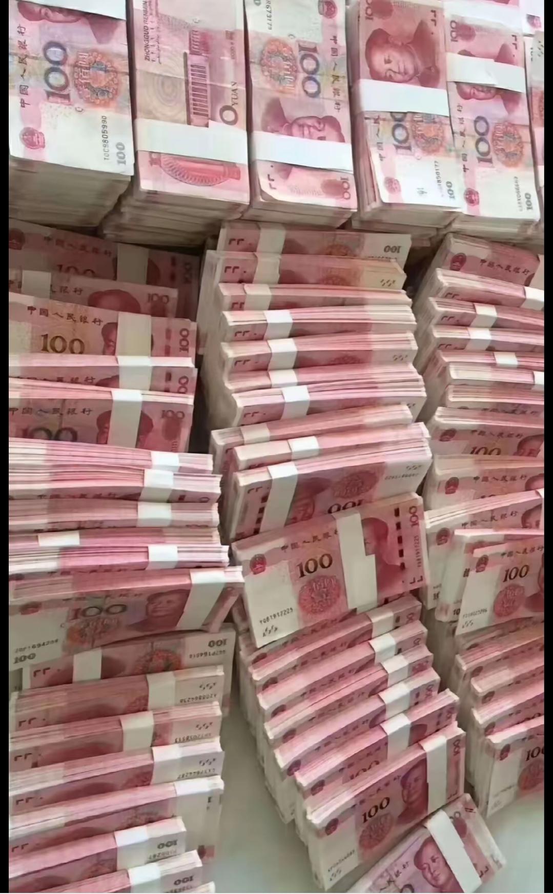 在东方大国，拥有100万存款的家庭极少。央行数据显示，2025年能一次