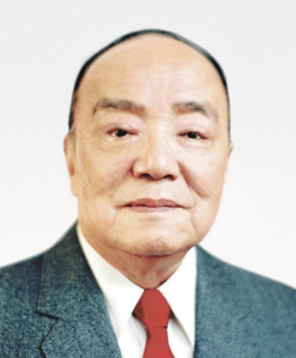 她刚咽气，医生就要把遗体推进太平间，杨尚昆猛地站起来，拦在门口，声音发抖却铿锵有