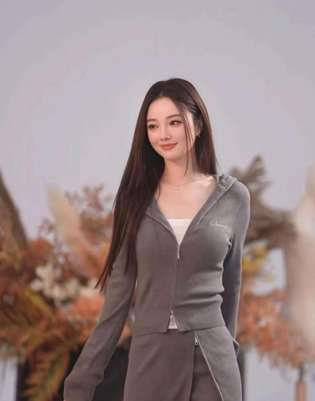 李小璐愈发好看了