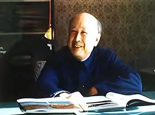 1964年，1个新疆知青给钱学森写信，信中毫不客气地指出钱学森的错误。没想到，2
