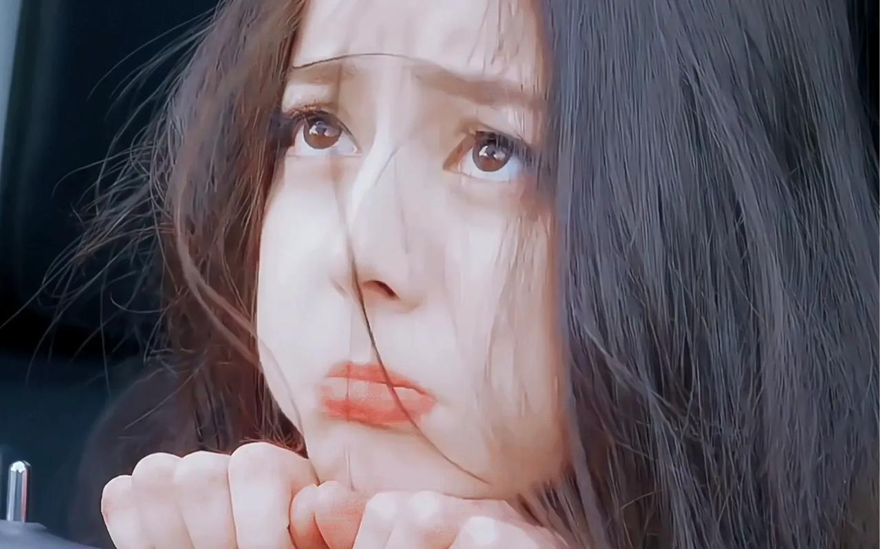 迪丽热巴已经无法专心演戏了，忘记了曾经的初心，太多的商务活动。没有人说实话，身