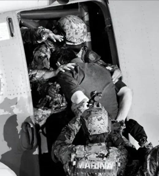 1985年，美国一名缉毒特工，惨遭墨西哥毒枭报复，全身骨骼折断，一根长钢钉钉入头