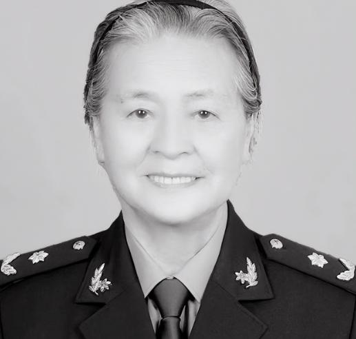 1972年，47岁的陈菊梅做了一个疯狂的决定：切掉阑尾，摘掉扁桃体，拔光满口牙齿