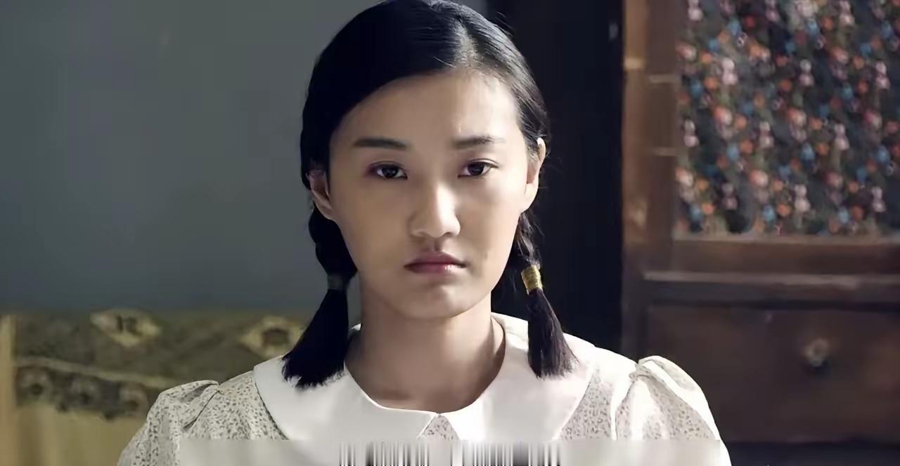 秦淮茹啊，妩媚勾人，但是男人太多我也选娄晓娥，因为他善良，不会坑人，秦淮茹就是