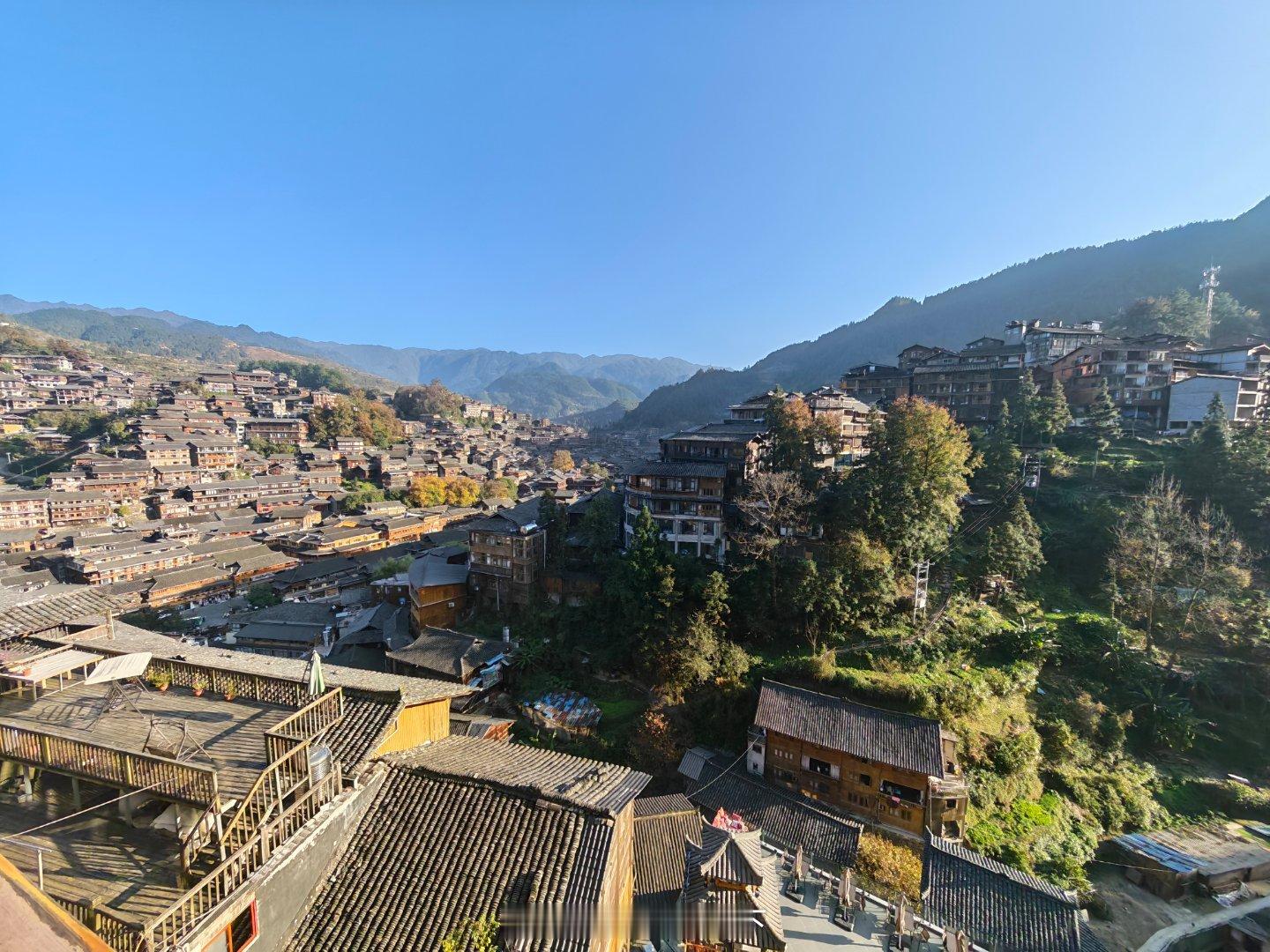 发布会结束了，我也到达千户苗寨咯，酒店非常高，幸亏平时锻炼有效果