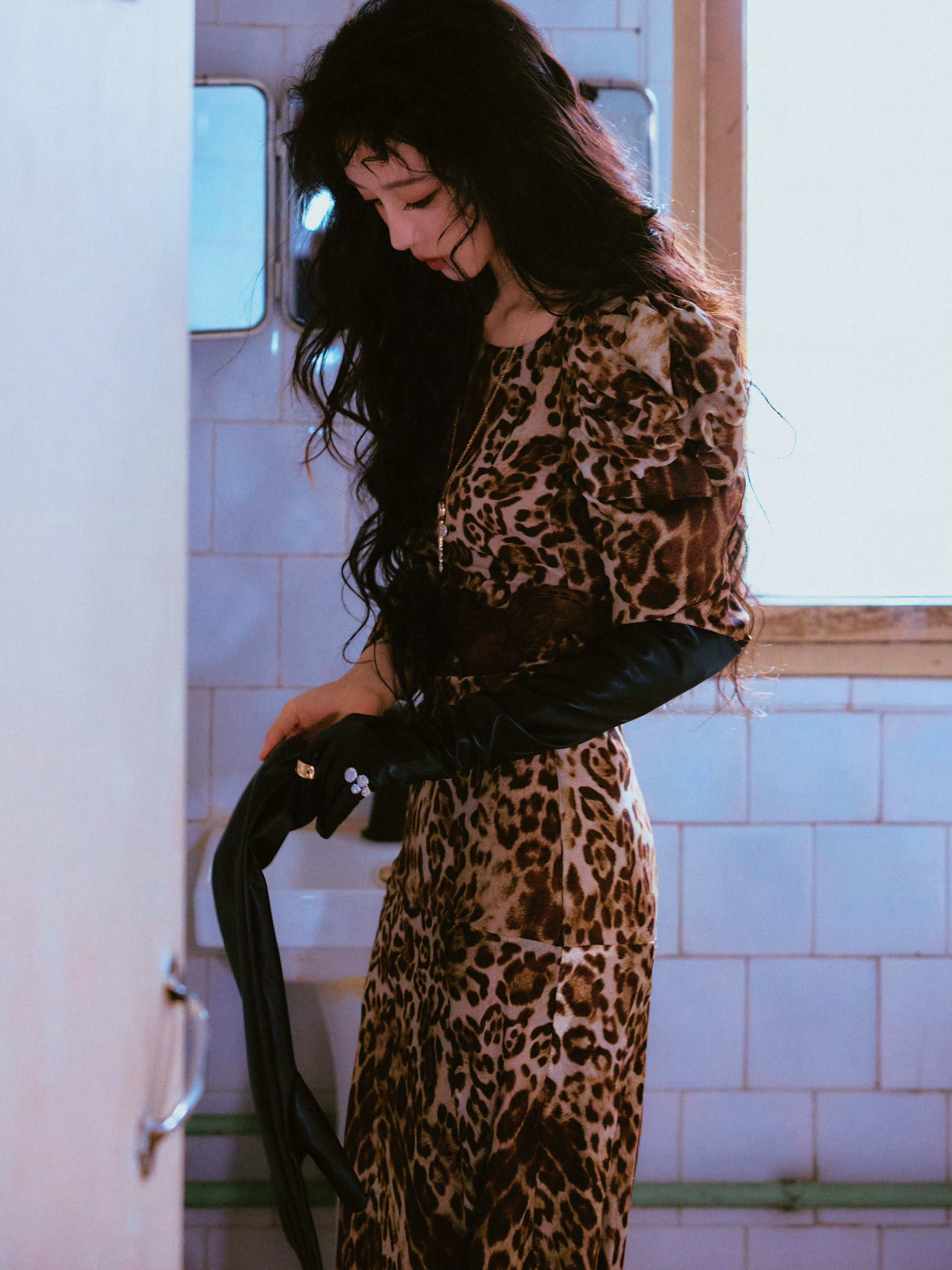 田曦薇x爱奇艺尖叫之夜造型好美啊~田曦薇豹纹小猫