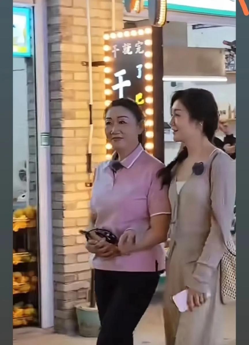 逄敏阿姨的日常：当个冠军母亲，却总在名字上栽跟头！节目录制现场最怕什么？不是忘