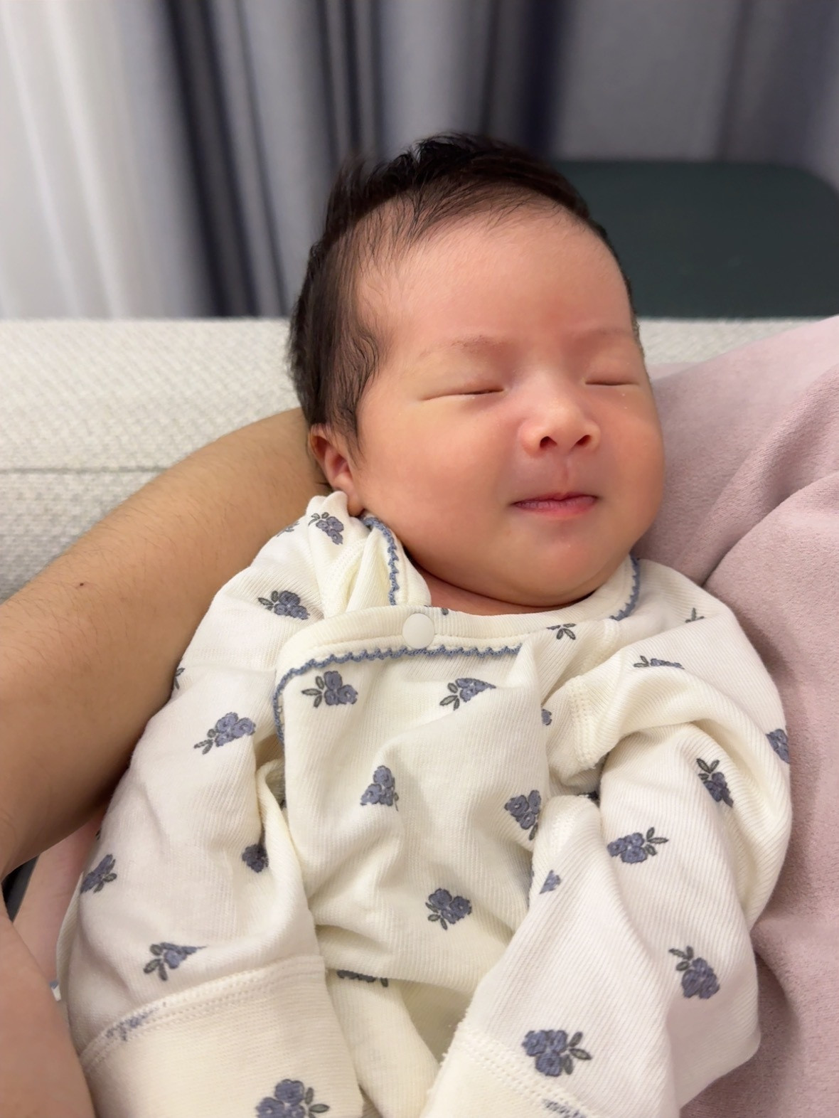 小婴儿都是喜欢边吃边拉么为什么我每次喂，吃着吃着就拉了，今天直接把纸尿裤拉爆了…