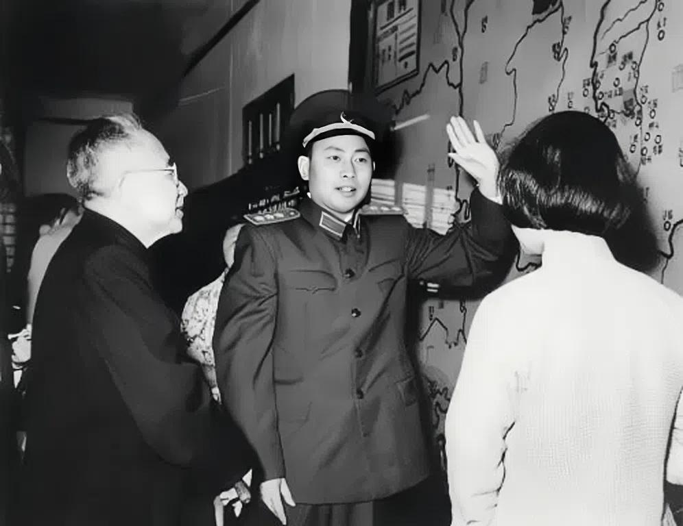 1949年，广西全境获得解放，广西军区成立，司令员是张云逸。副司令员有三位，即黄