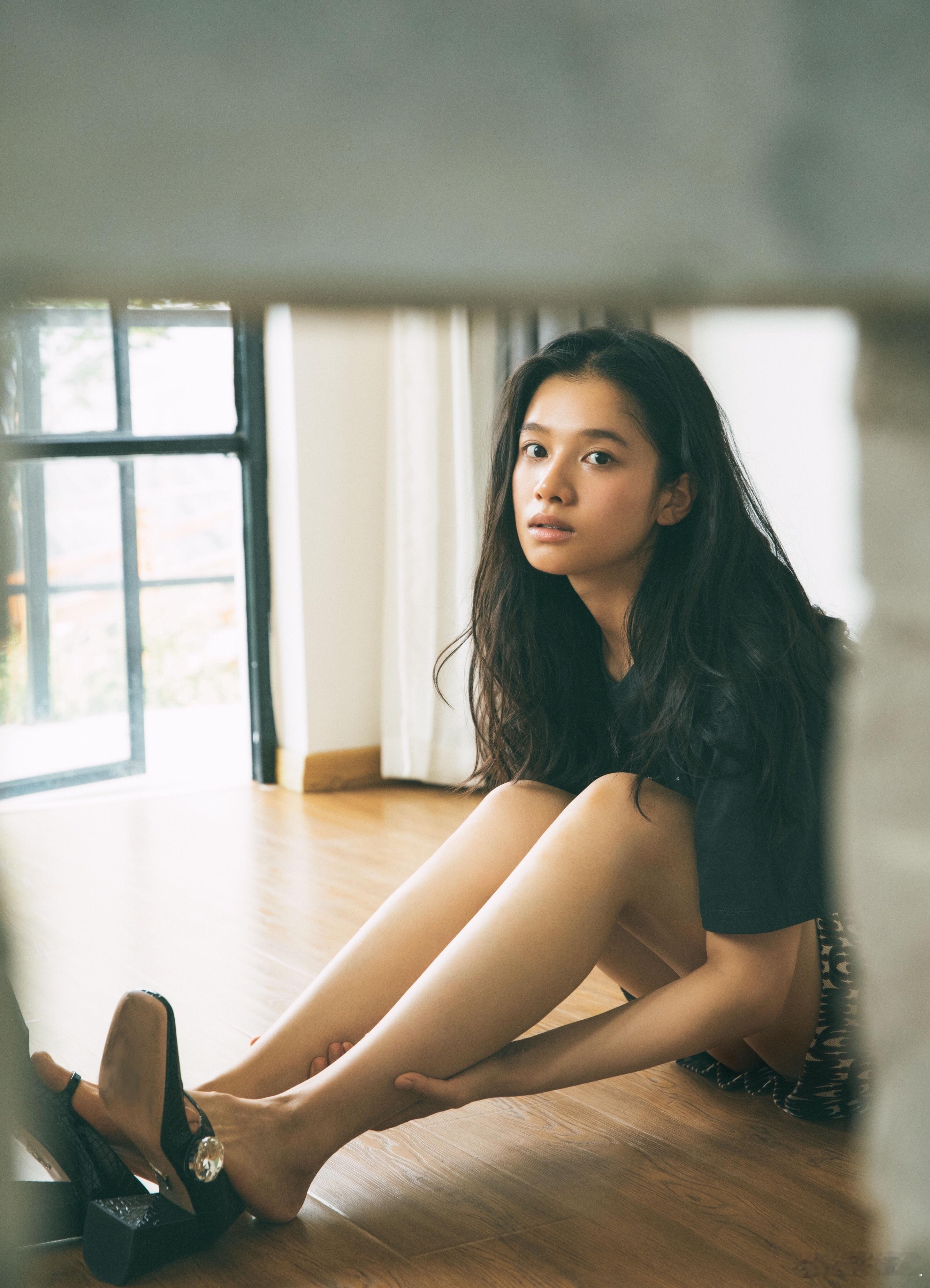 张婧仪突然之间就好有女人味啊​​​