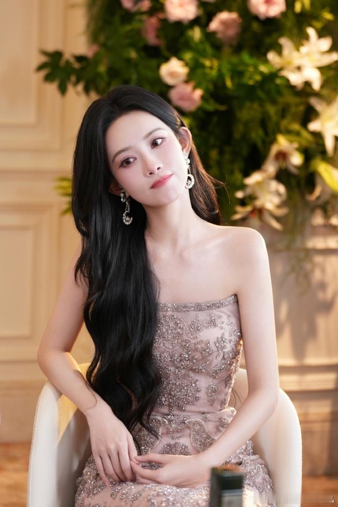 孟子义极光夜孟子义柔美旖旎孟子义柔美旖旎，谁懂这个孟子义极光夜的妆容的好看度啊