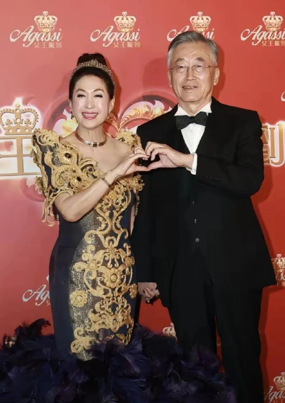 69岁王玉环又双叒叕惊艳众人啦！曾叱咤影坛的她，息影后华丽转身成保险女王，如今更